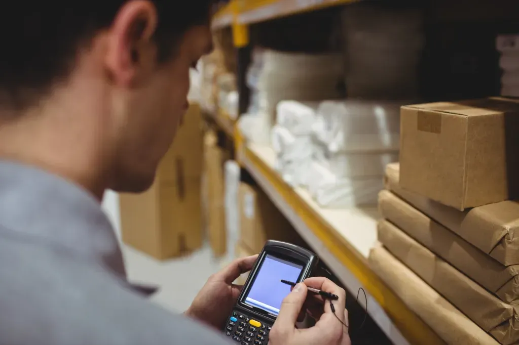 Rola technologii RFID w magazynie e-commerce