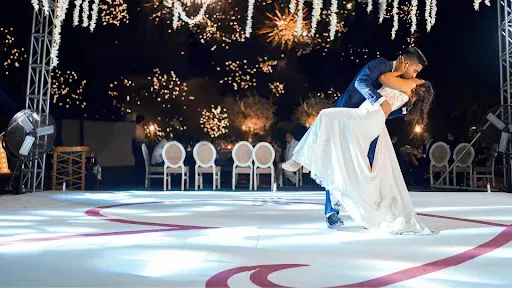 Trendy w designie przenośnych parkietów tanecznych